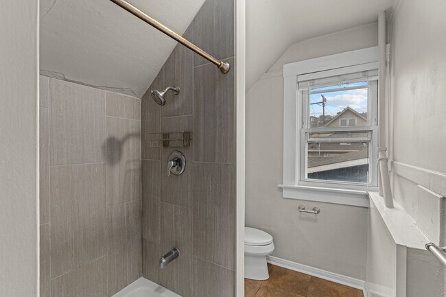 Foto del edificio - 531-535 W Juniper Street