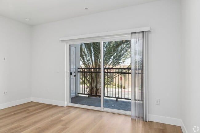 Interior Photo - Pacific Heights II