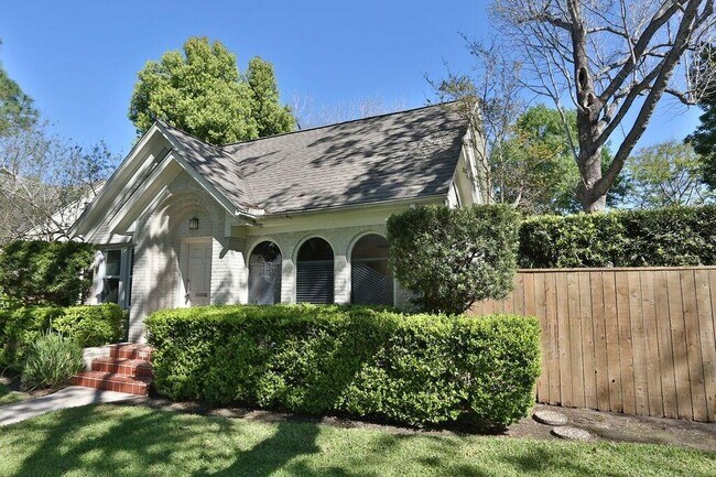 Foto del edificio - 3124 Jarrard St