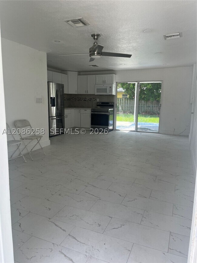 Building Photo - 5700 SW 37th St