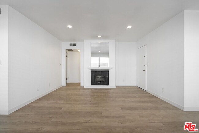 Foto del edificio - 13046 Moorpark St