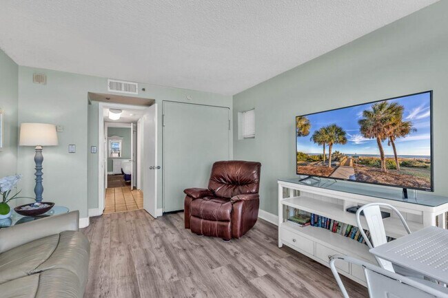 Foto del edificio - 647 N Creekside Dr