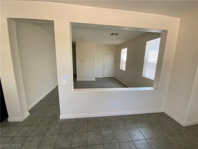 Building Photo - 2392 Predera Ave