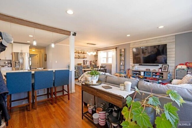 Foto del edificio - 38 Hillside Ave