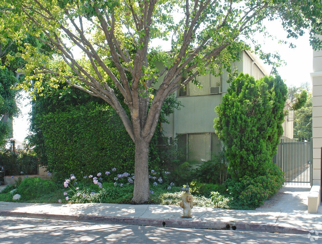 Foto del edificio - 629 N West Knoll Dr