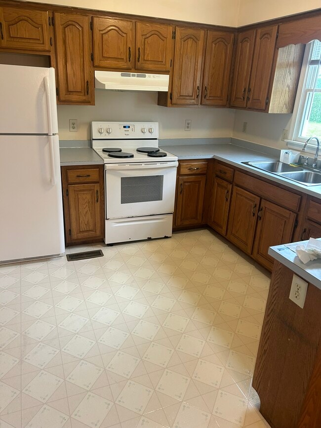 Building Photo - 8528 Newark Rd