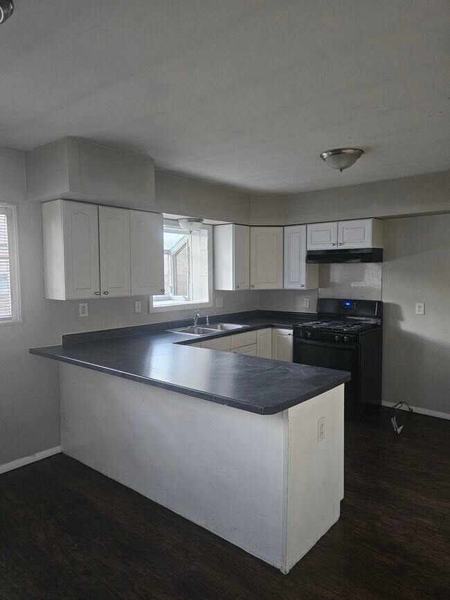 Foto del edificio - 9759 Tullamoor Dr