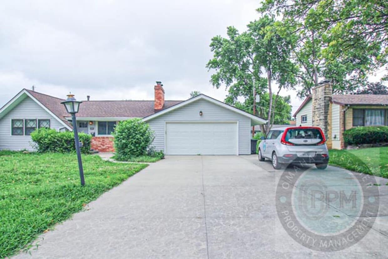 Primary Photo - Spacious 4 Bedroom 2.5 Bath Family Home!