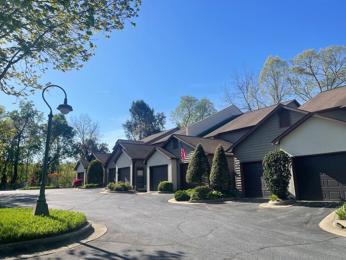 Spacious 2 Bed, 2 Bath Townhouse in Prime Hickory Location – 1,322 Sq. Ft. - Spacious 2 Bed, 2 Bath Townhouse in Prime Hickory Location – 1,322 Sq. Ft.