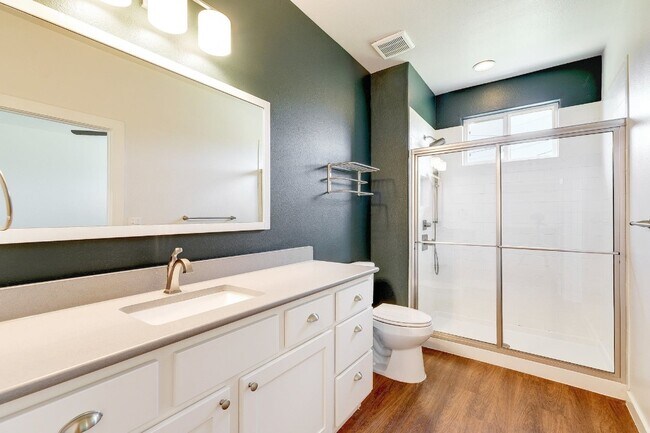 Building Photo - 400A Rose Dr