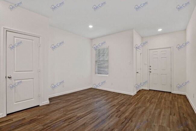 Foto del edificio - 5633 McMahan Ln