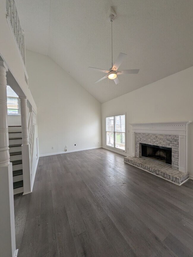 Foto del edificio - Renovated 3BR with Large Fenced Yard and Lots of Light