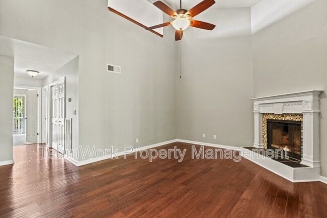 Foto del edificio - 2311 Tall Sail Dr