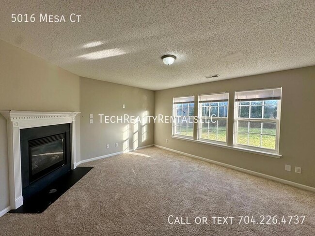 Foto del edificio - 5016 Mesa Ct
