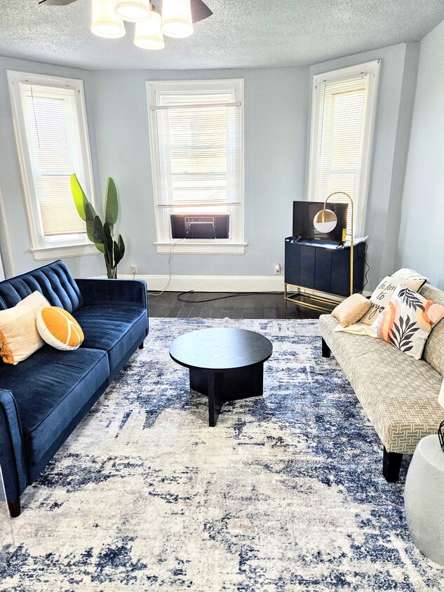 Living room - 1923 Dana Ave