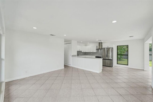 Foto del edificio - 38 NE 27th Dr