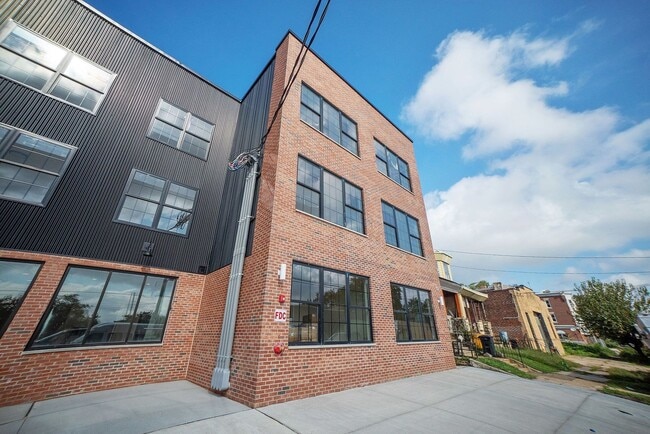 Interior Photo - 5015 WEST