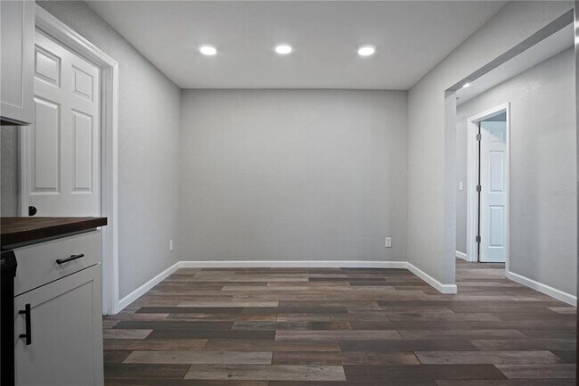 Foto del edificio - 213 S Bougainvillea Ave