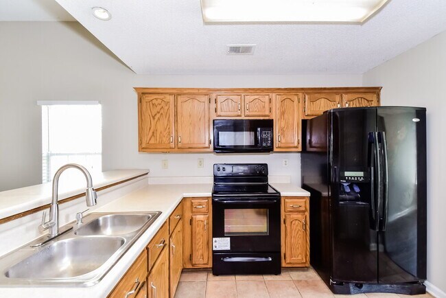 Building Photo - 7653 Fox Hunt Dr E