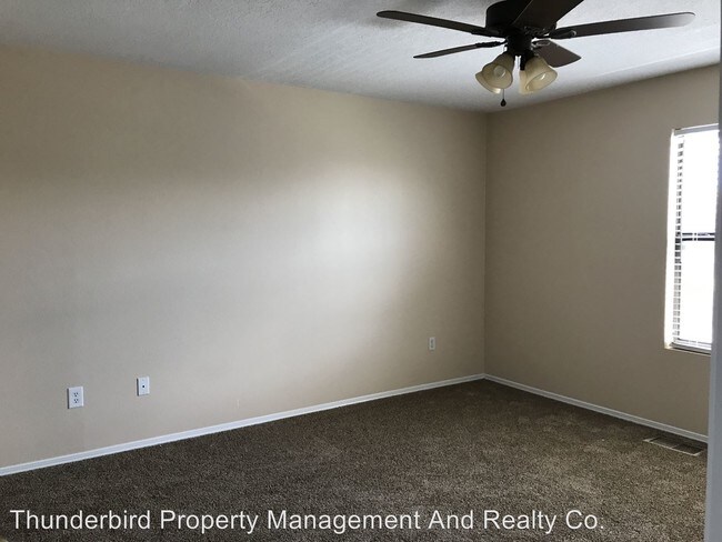 Building Photo - 6505 La Habra Ln NE