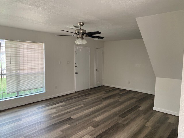 Foto del edificio - 12222 Carola Forest Dr