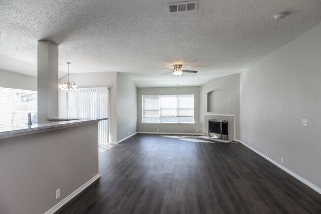 Building Photo - 822 Cascade Dr