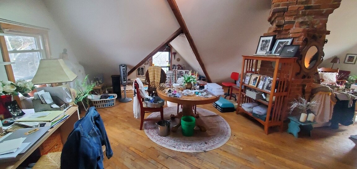 Primary Photo - 402 N Elm St