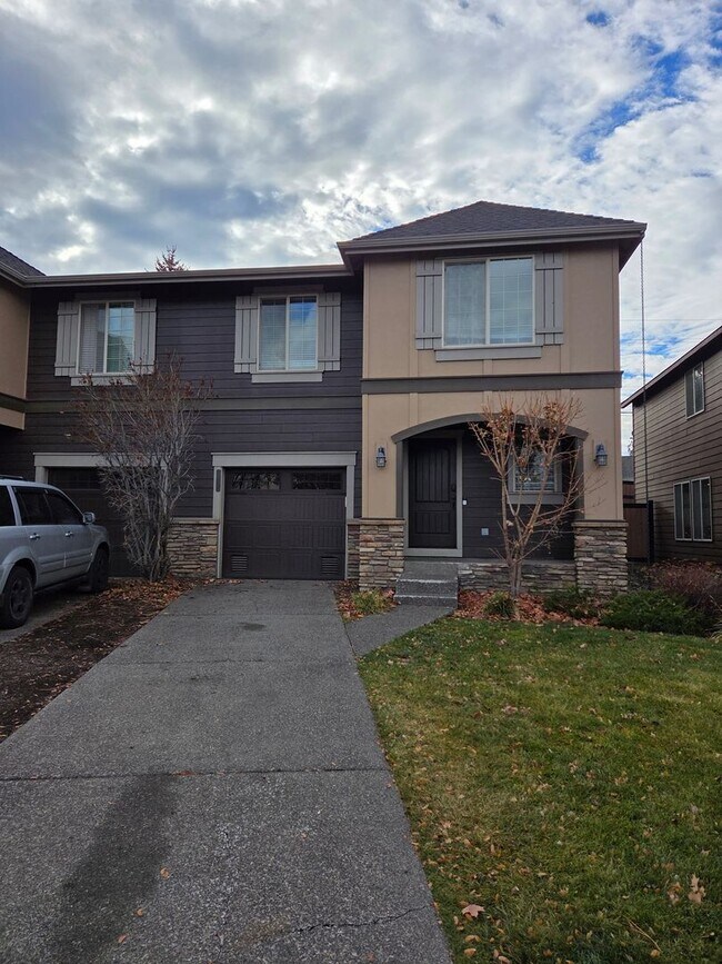 Foto del edificio - 2 story townhome close to trails! MOVIE IN SPECIAL