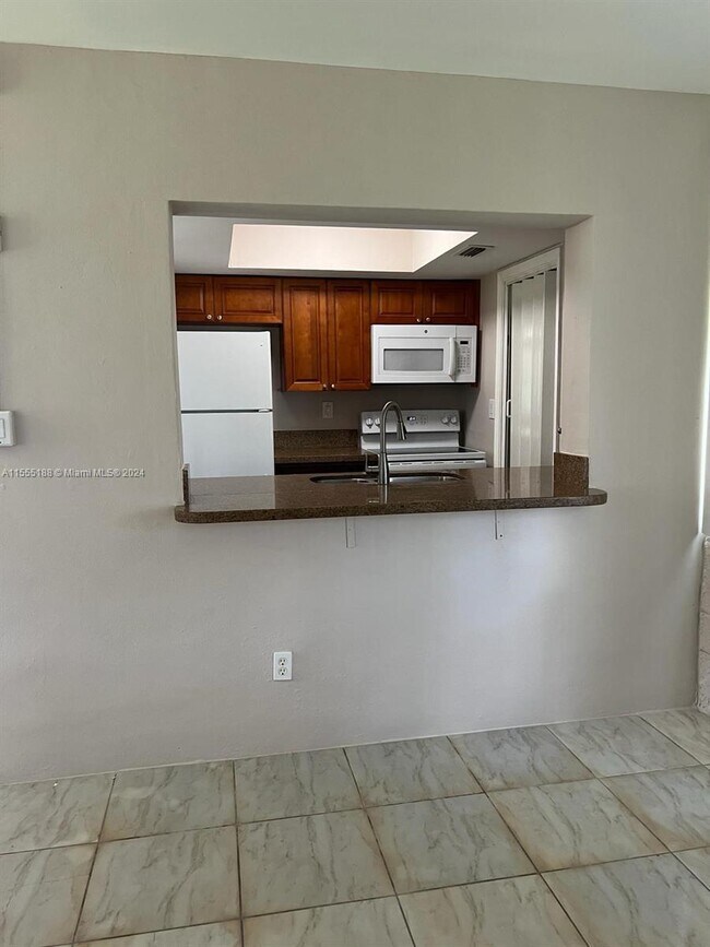 Foto del edificio - 8600 NW 57th Pl