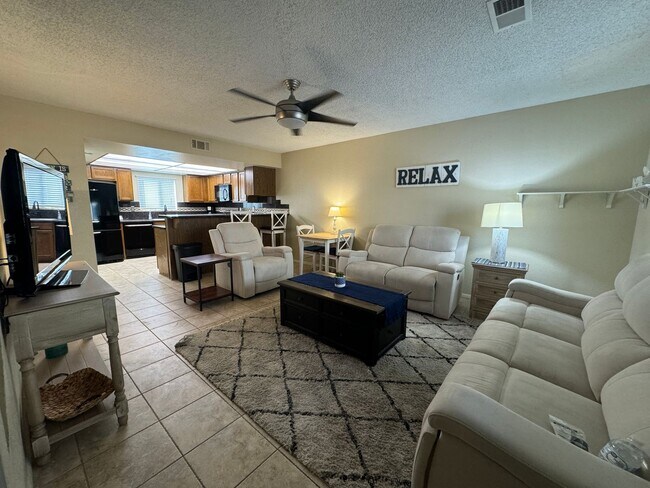 Building Photo - 2BR Furnished with Utilities & Garage, Col...