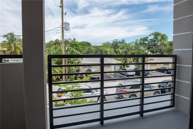 Foto del edificio - 825 NE 17th Ter