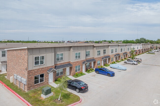 Building Photo - North Point Townhomes