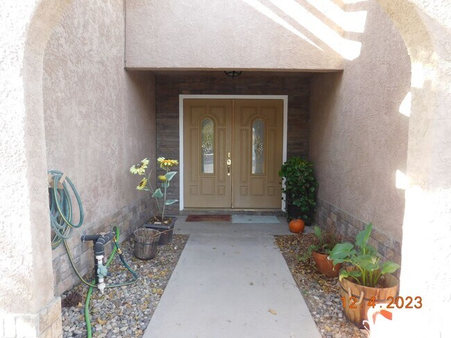 Building Photo - 219 Larkspur St