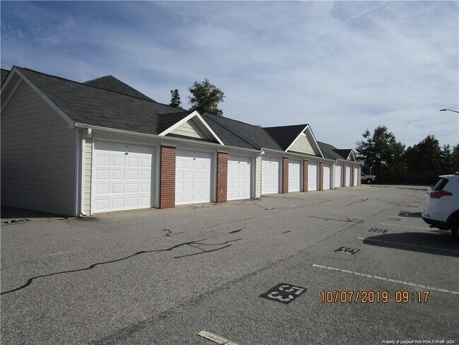 Foto del edificio - 3930 Bardstown Ct