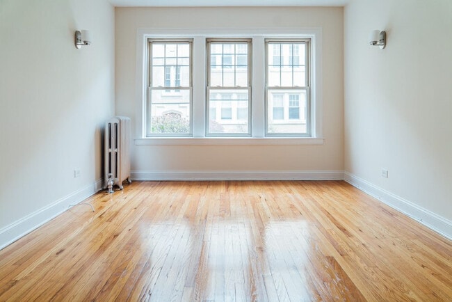 Building Photo - 5058 N Wolcott Ave