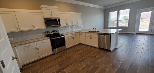 Building Photo - 105 Everett Ct #A
