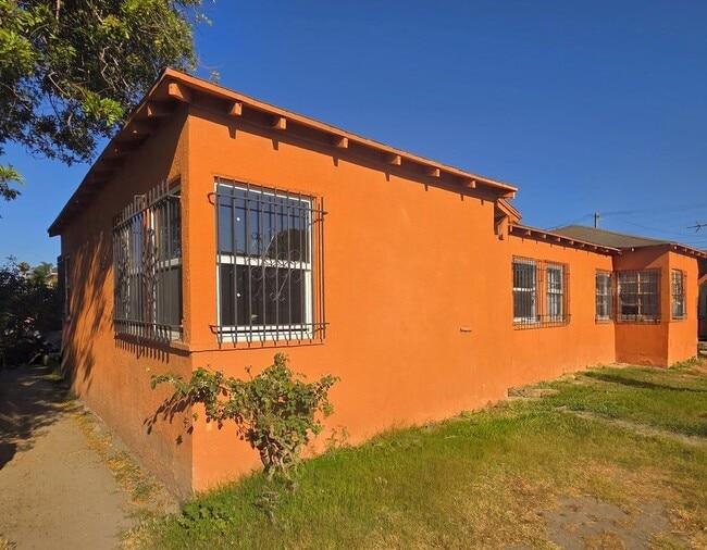Building Photo - 624 W Magnolia St