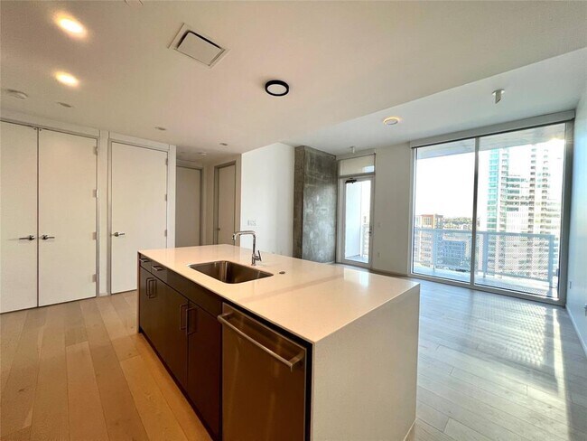 Foto del edificio - 301 West Ave