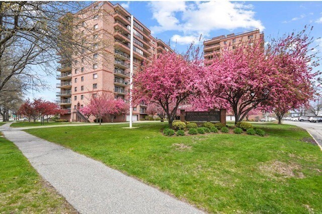 Foto del edificio - 3920 Mystic Valley Pkwy