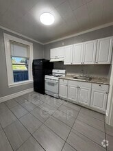 Building Photo - 64 Hollis St