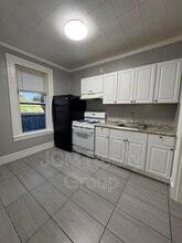 Building Photo - 64 Hollis St