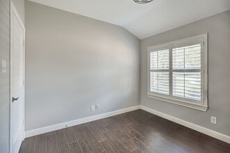 Building Photo - 831 Bradwell Dr