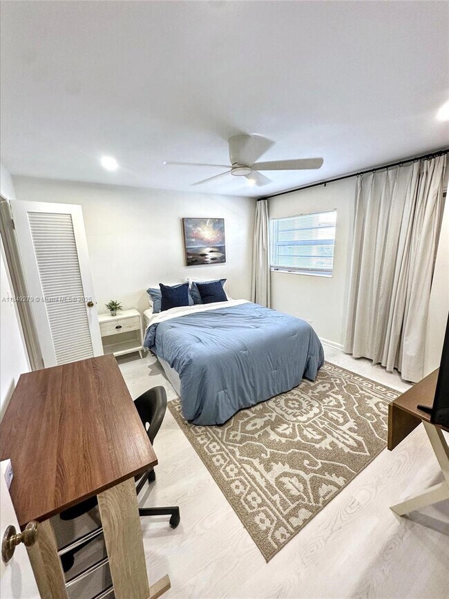 Foto del edificio - 3051 NE 48th St