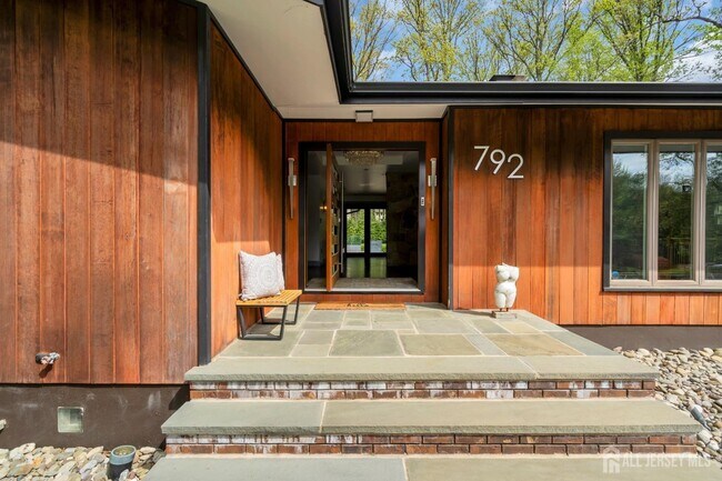 Foto del edificio - 792 Partridge Dr