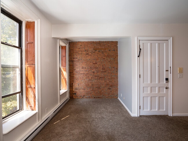 Building Photo - 273 Hudson Ave