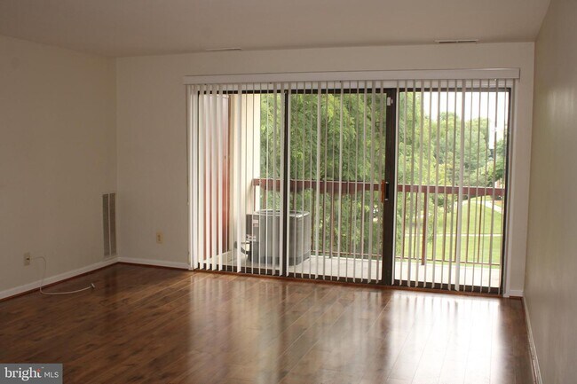 Building Photo - 10127 Prince Pl