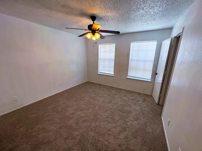 Building Photo - 117 S Las Vegas Trl
