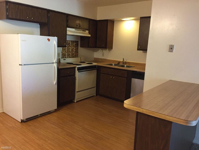 Building Photo - 2 br, 1 bath  - 1412 Pioneer Rd 12