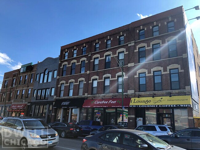 Foto del edificio - 2362 N Clybourn Ave