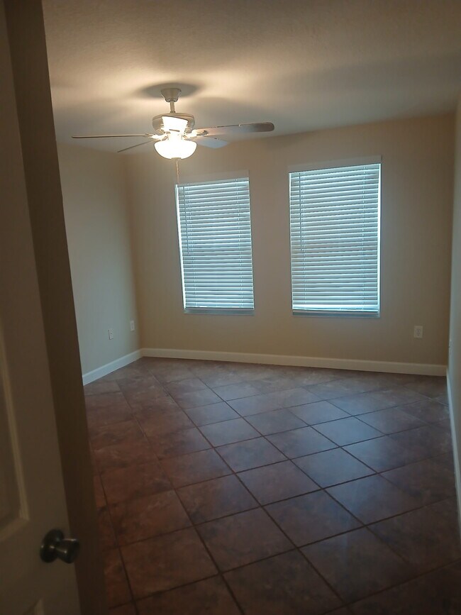 Building Photo - 1319 Villa Ln